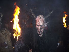Krampusse beim Umzug