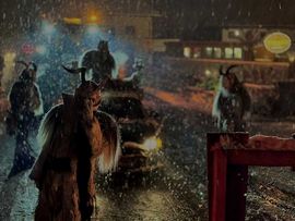 Krampusse der Ötztaler Feuerteufel