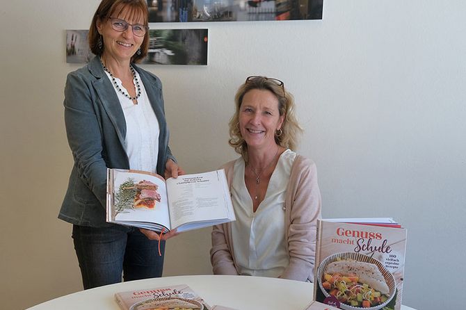Autorinnen präsentieren Kochbuch
